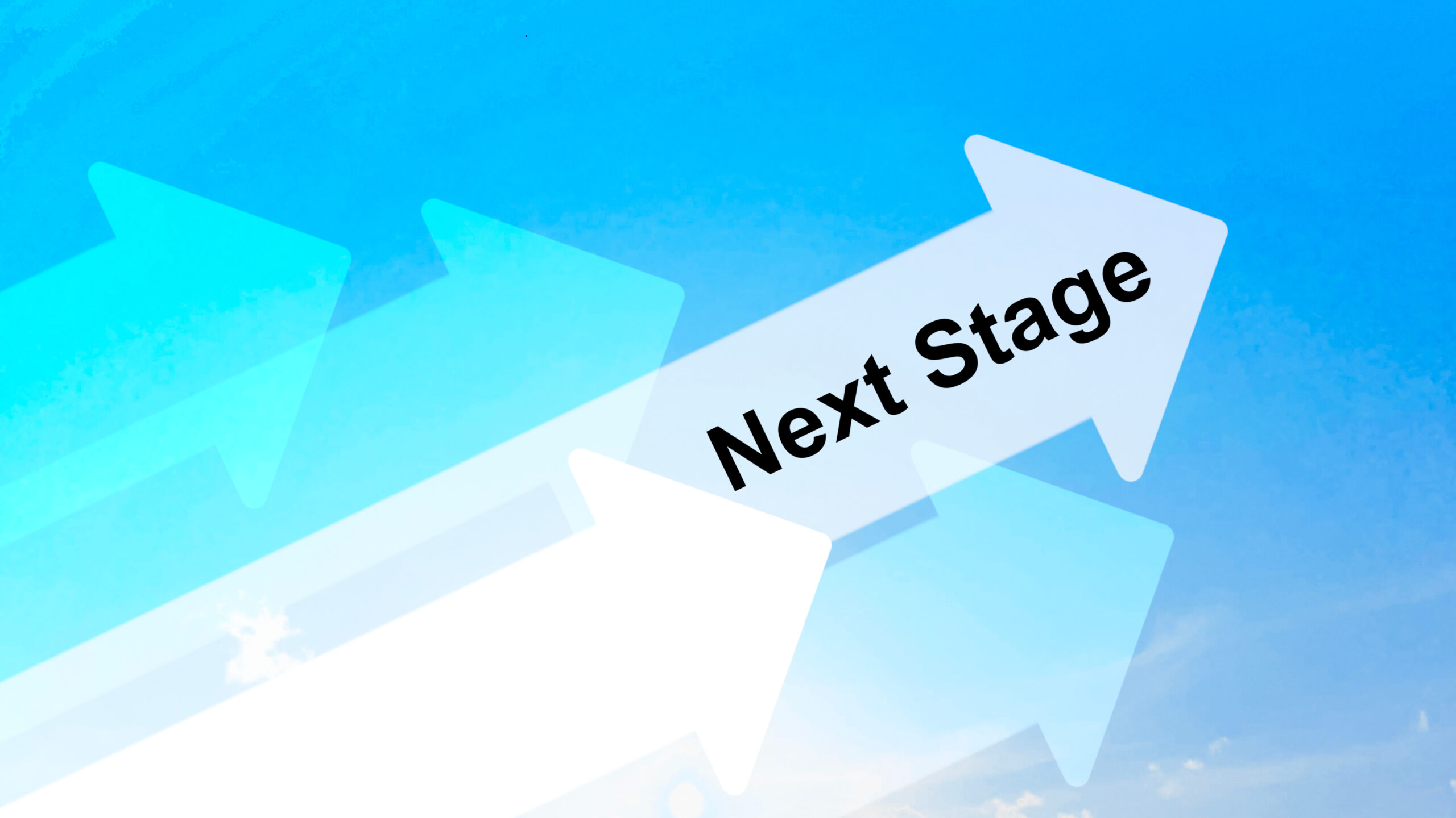 青空に右上がりのたくさんの矢印とNextStage