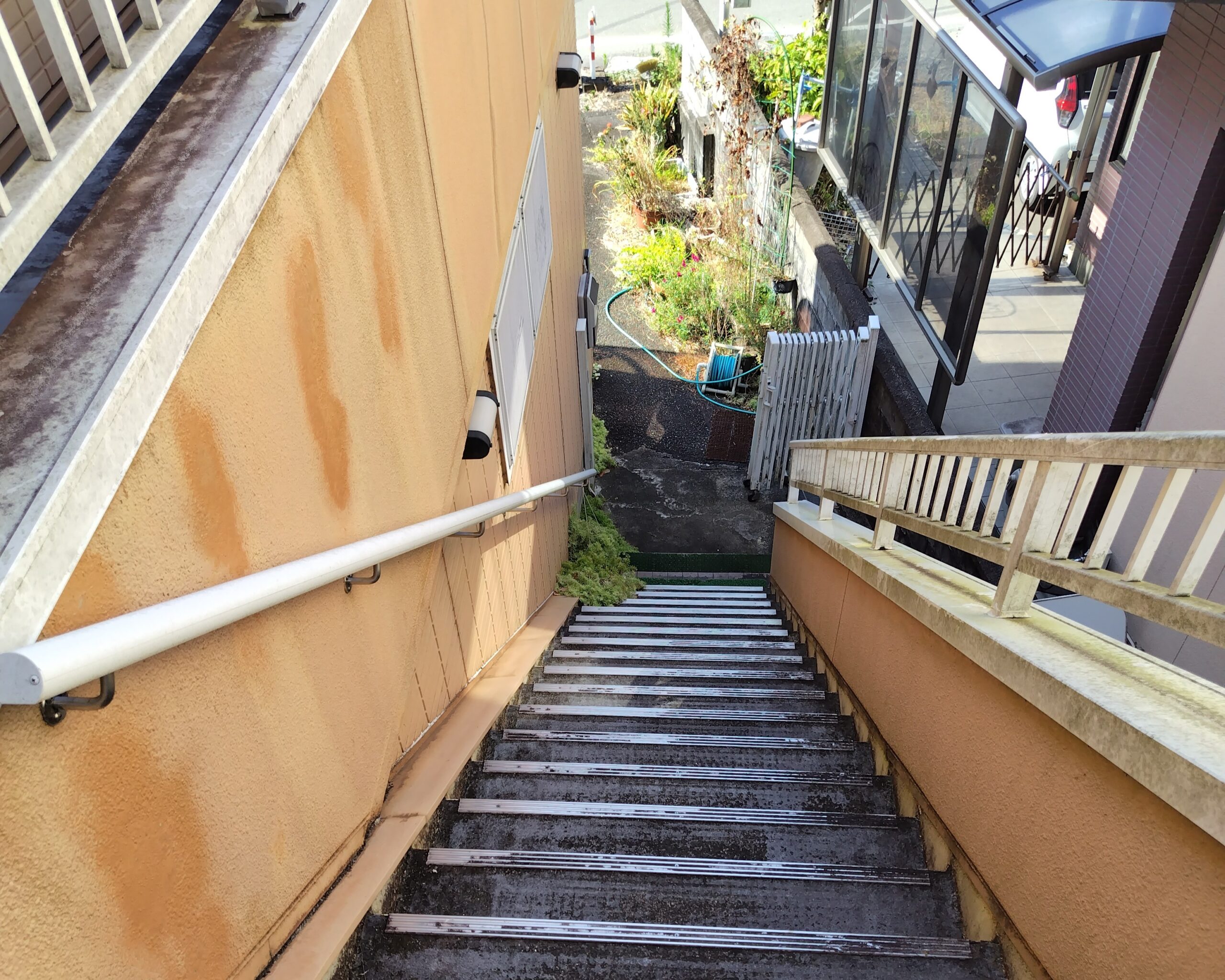 外壁の色褪せの様子